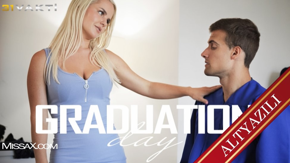 Annem Bana Mezuniyet Günümde Yardım Etti