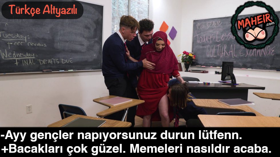 Liseli Gençler Türbanlı Öğretmeni Araya Alıp Sıkıştırdılar